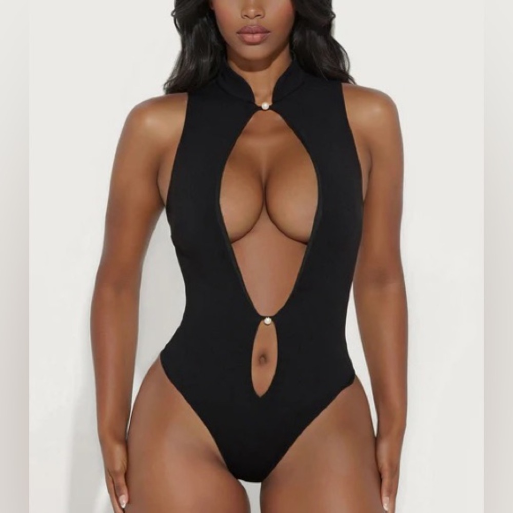 Fashion Nova Black Cut-Out Bodysuit Size Small
